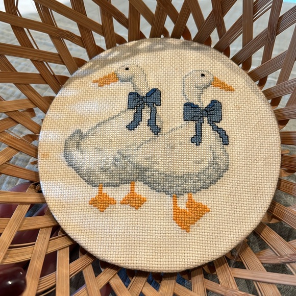 Vintage basket weave duck with blue ribbon. - Picture 3 of 7